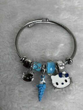 No.461 Blue Hello Kitty Bracelet cute